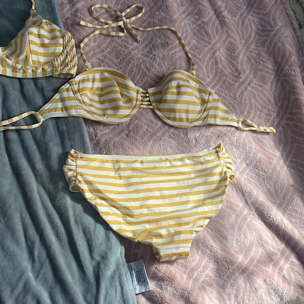 Xsmall Billabong three piece bikini
